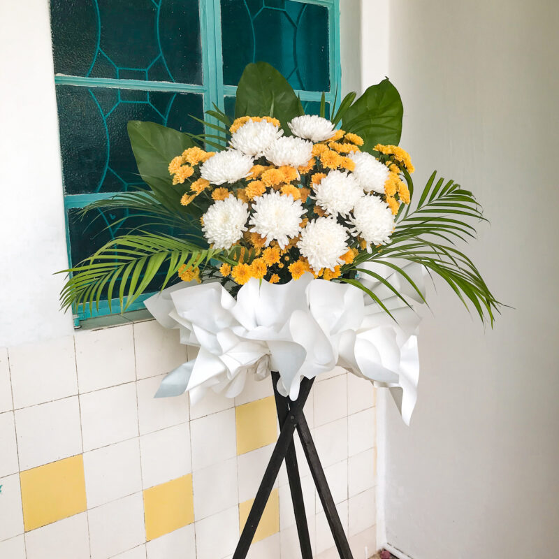 QUIL Condolence flower stand. Same day condolence flower delivery Penang by SweetLife & Co Florist Penang.