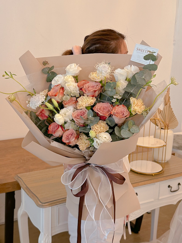 Flower arrangements hot sale for girlfriend